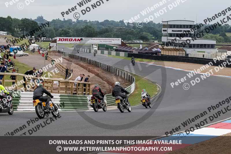 Vintage motorcycle club;eventdigitalimages;mallory park;mallory park trackday photographs;no limits trackdays;peter wileman photography;trackday digital images;trackday photos;vmcc festival 1000 bikes photographs